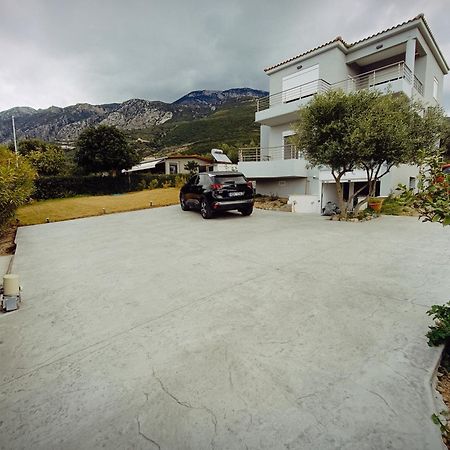 Evilenia Luxury Apartments Каламата Екстериор снимка
