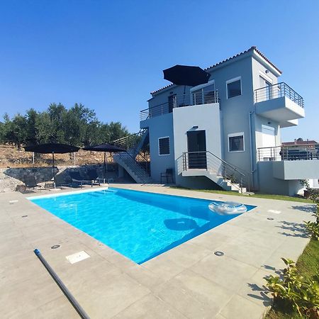 Evilenia Luxury Apartments Каламата Екстериор снимка
