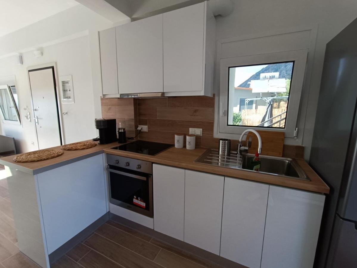 Evilenia Luxury Apartments Каламата Екстериор снимка