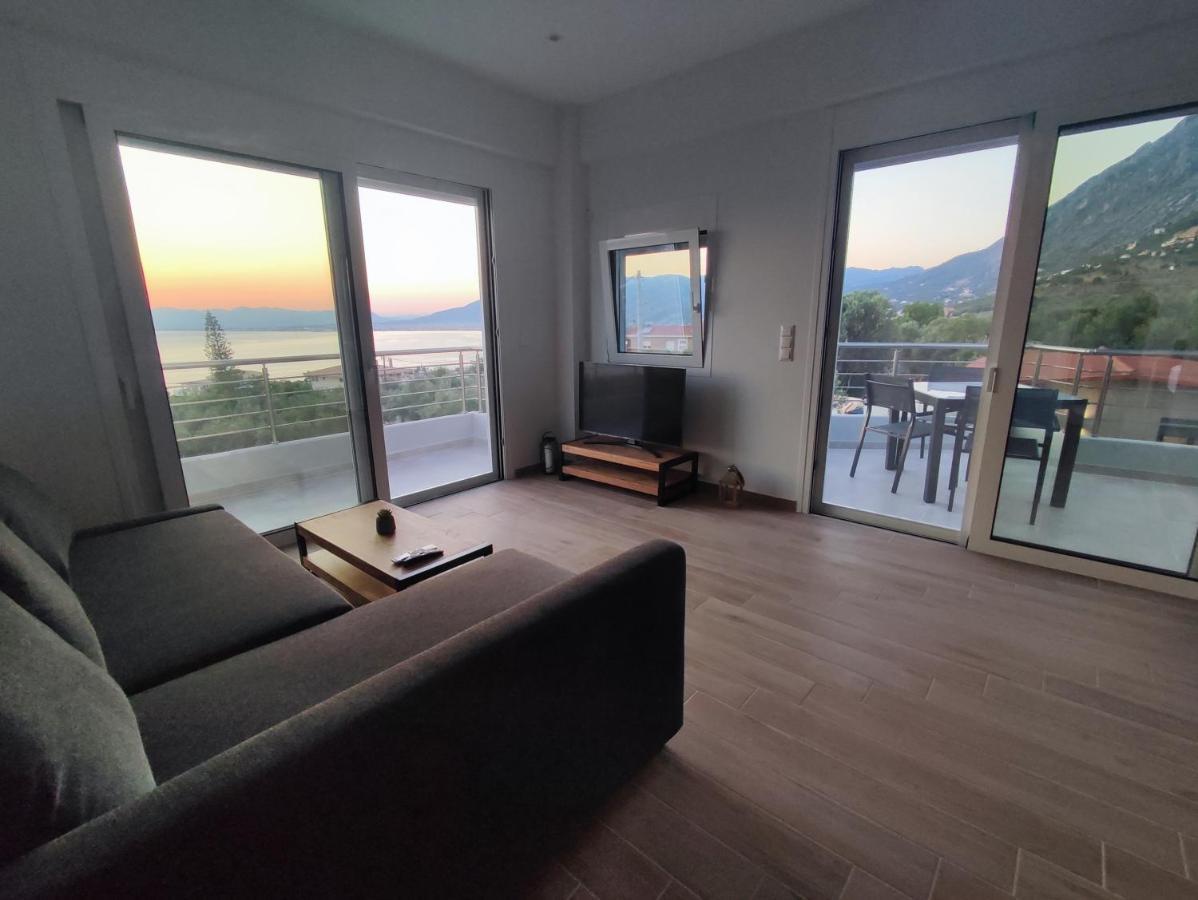 Evilenia Luxury Apartments Каламата Екстериор снимка