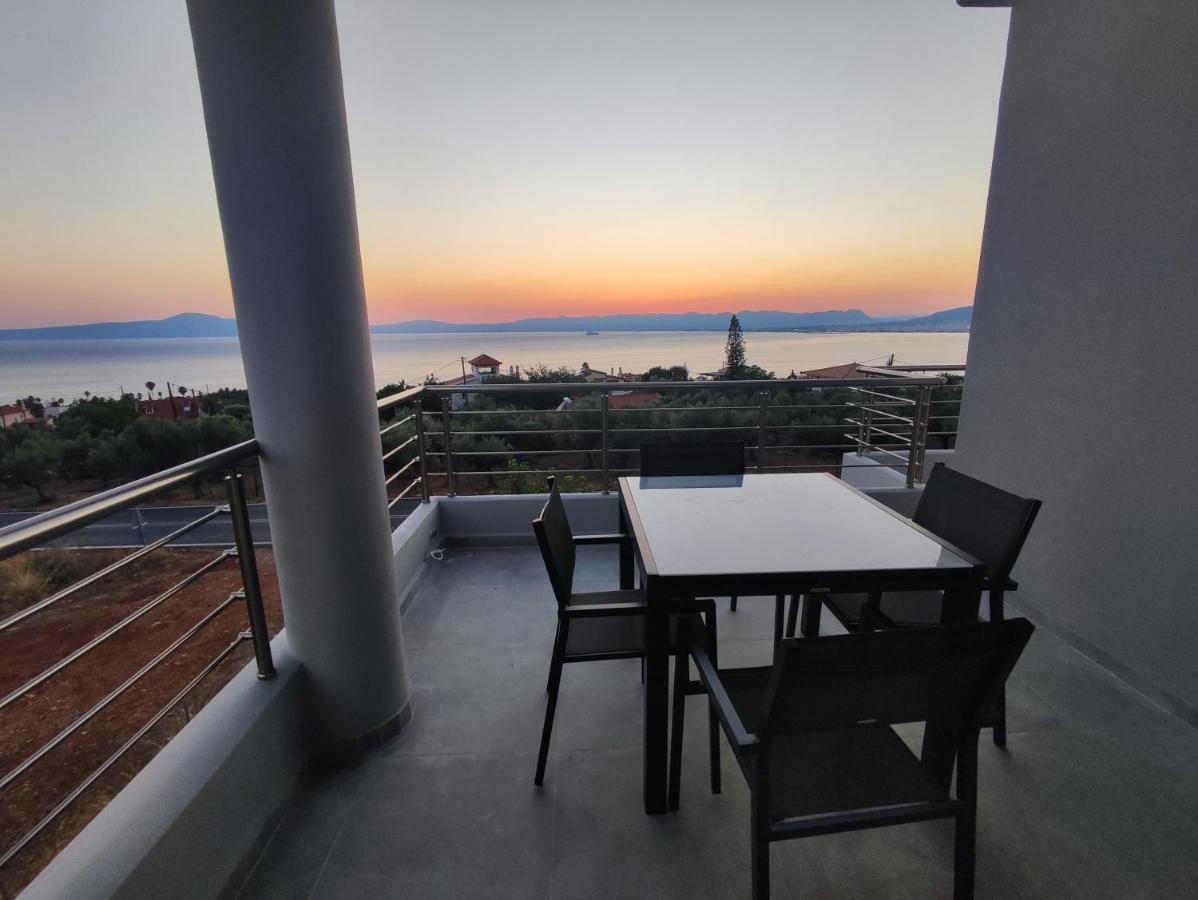 Evilenia Luxury Apartments Каламата Екстериор снимка
