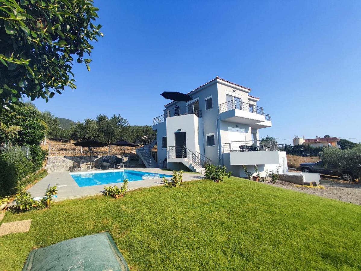 Evilenia Luxury Apartments Каламата Екстериор снимка