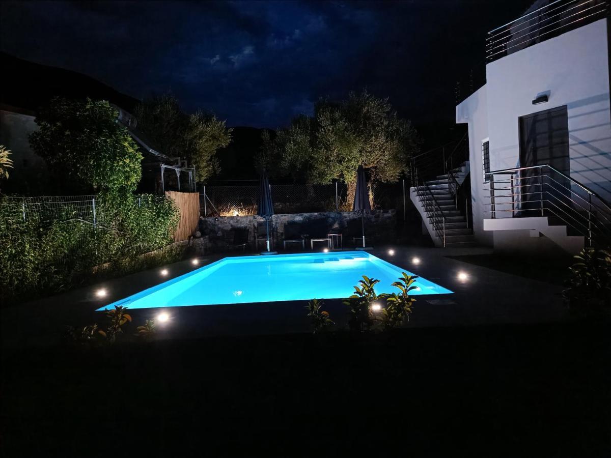 Evilenia Luxury Apartments Каламата Екстериор снимка