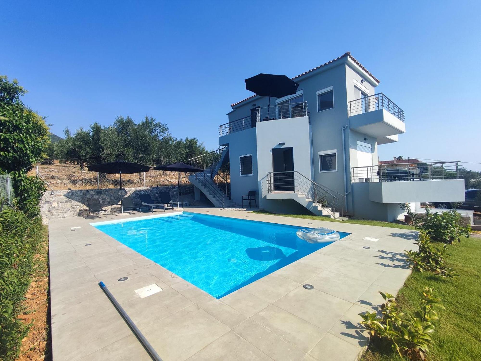 Evilenia Luxury Apartments Каламата Екстериор снимка