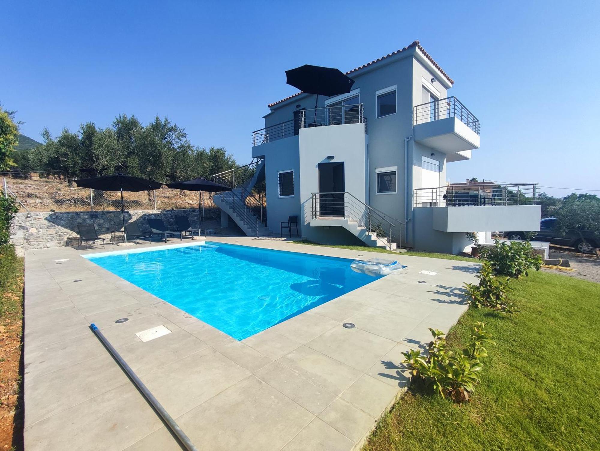 Evilenia Luxury Apartments Каламата Стая снимка