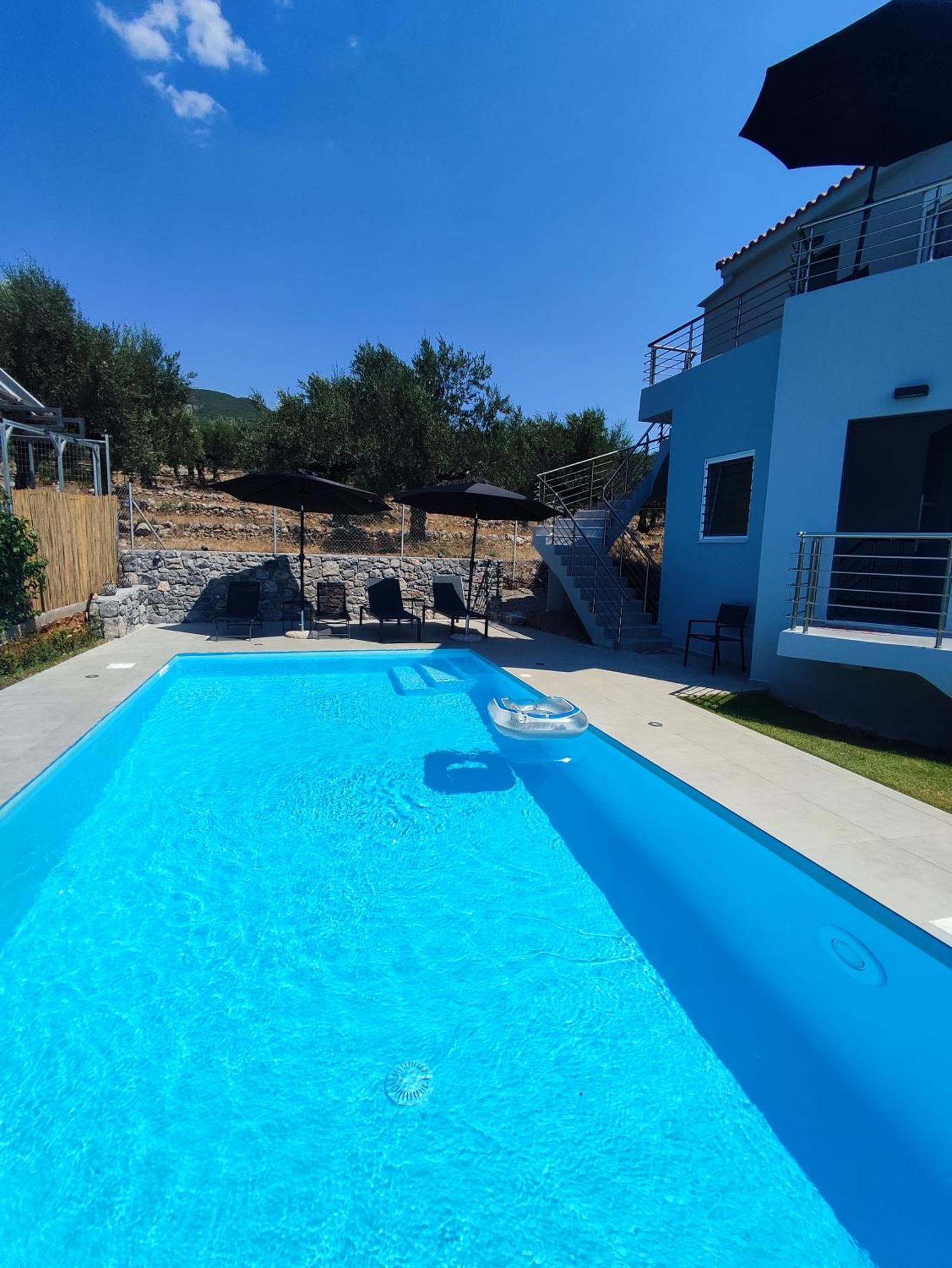 Evilenia Luxury Apartments Каламата Екстериор снимка