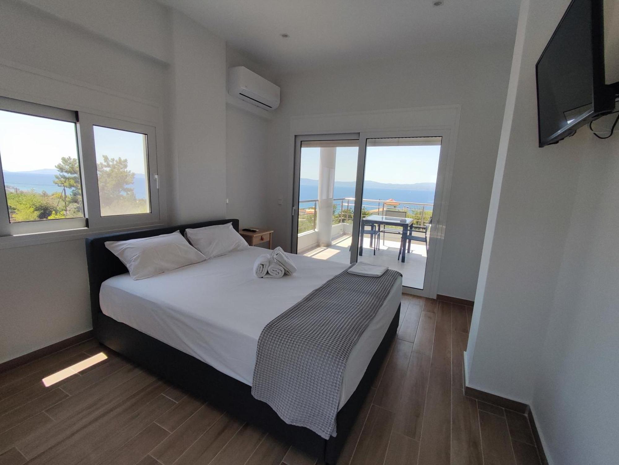 Evilenia Luxury Apartments Каламата Стая снимка